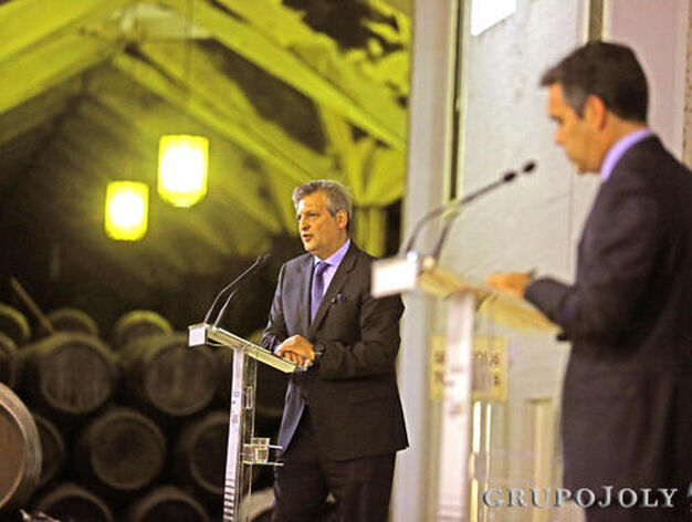 El director de Diario de Jerez (dcha.) y el director general de Williams durante el turno de preguntas y respuestas.

Foto: Vanesa Lobo