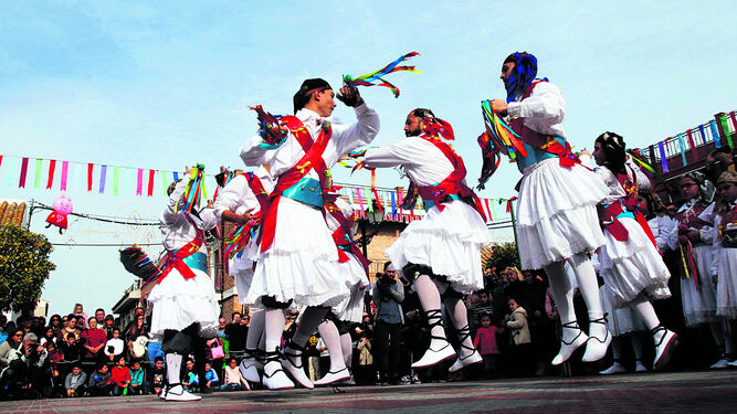 Una estampa del Baile de los Locos, en Fuente Carreteros.