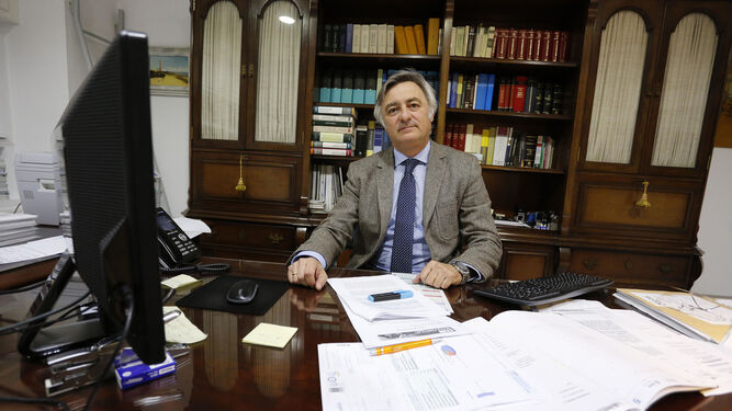 Ramón Caballero Otaolarruchi, ayer en su despacho.