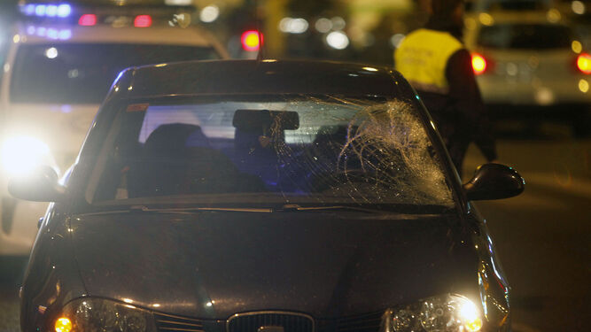 Accidente urbano en la avenida Juan Carlos I de Cádiz el pasado mes de diciembre.