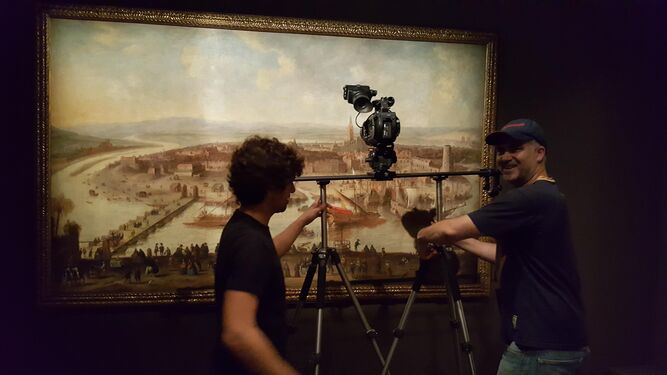El equipo artístico del documental, durante un momento del rodaje en Sevilla.