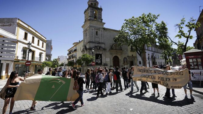 Imagen de una protesta de los alumnos de la Escuela de Arte de Jerez en mayo de 2014.
