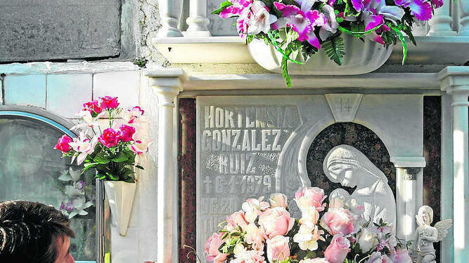 El nicho con los restos de Hortensia, en el cementerio sanroqueño.