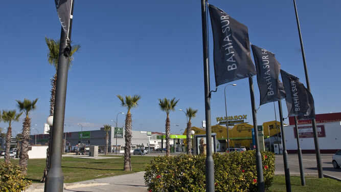 El centro comercial Bahía Sur y su entorno más próximo al polígono industrial de Fadricas, una zona que se pretende renovar a medio plazo.