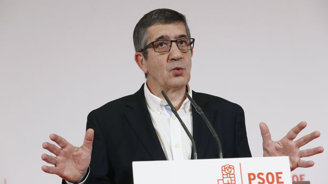 Patxi López, durante el anuncio de su candidatura a las primarias socialistas.