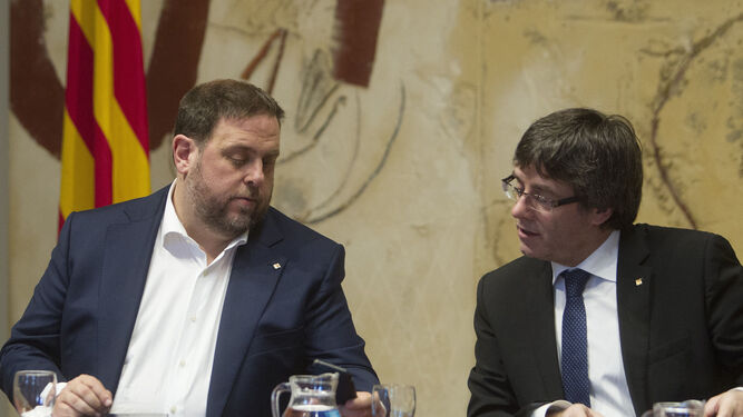 Junqueras y Puigdemont, en una reunión del 'Govern'.