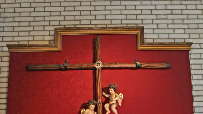 El Lignum Crucis, titular de la hermandad de la Defensión, en Capuchinos.