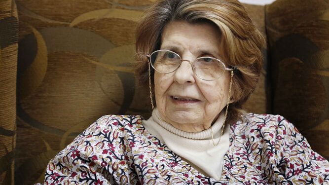 Juana Zarzuela, durante la entrevista, en su domicilio.