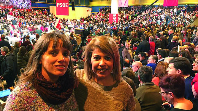 Laura Álvarez y Mamen Sánchez, durante el acto de Susana Díaz el domingo.