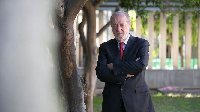 El presidente de la FAMP, ayer en la Diputación de Sevilla, que preside desde 2004.
