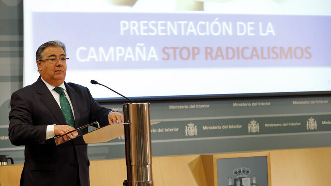 Zoido presenta la campaña Stop radicalismos.