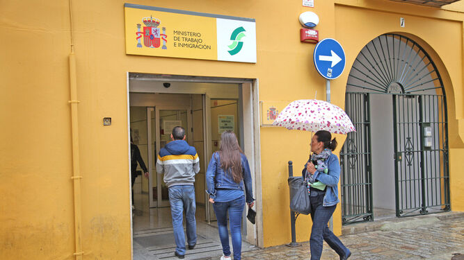 Exterior de la oficina del Instituto Nacional de la Seguridad Social en la calle Eguiluz.