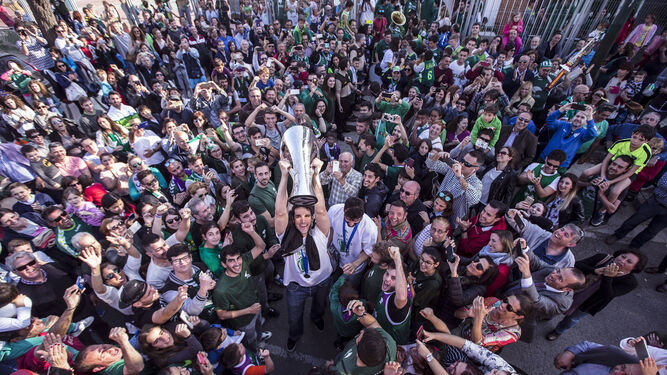 La fiesta por la Eurocup colapsa Málaga
