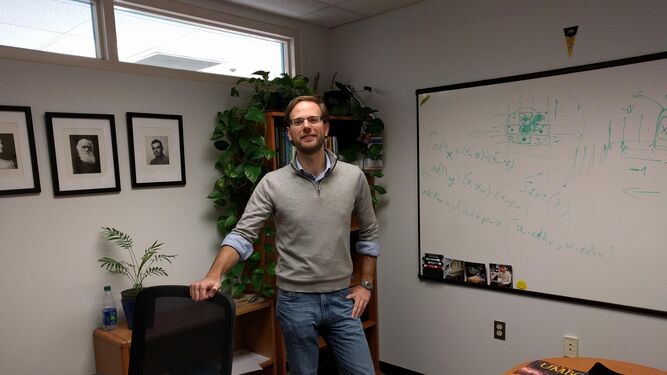 Daniel Lobo, en su despacho en la Universidad de Maryland.