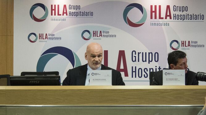 El doctor Kovacs durante la charla impartida en el Hospital Inmaculada de Granada.