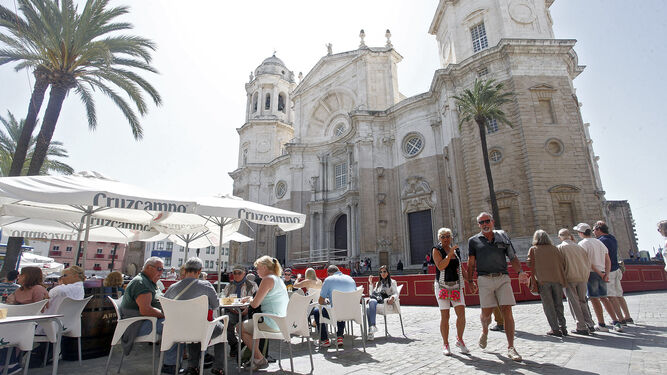 Turistas en Cádiz durante la Semana Santa.