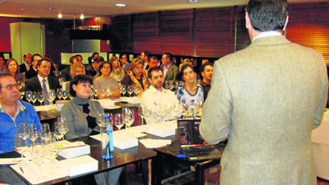 Las catas y acciones promocionales del jerez despiertan gran expectación entre profesionales y aficionados al vino.