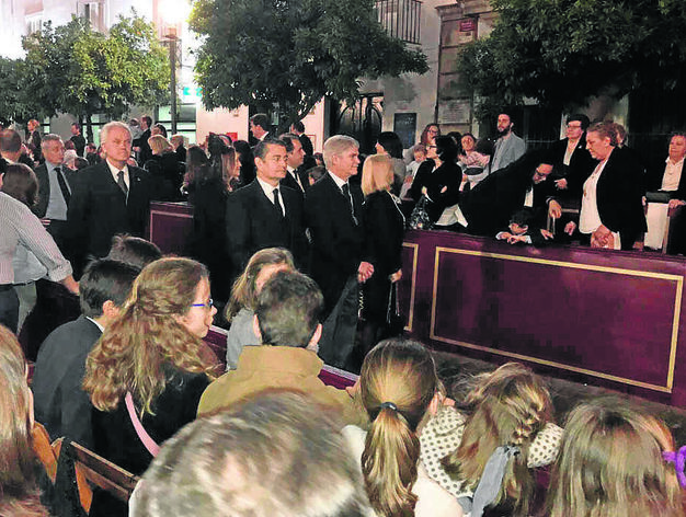 El jerezano Alfonso Dastis, titular de Exteriores, presidi&oacute; las representaciones del Santo Entierro junto a otros altos cargos nacionales y provinciales.