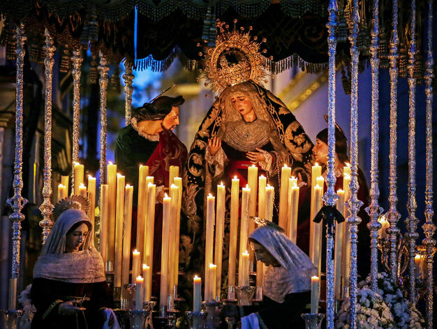 El paso de palio del duelo con la Virgen de la Piedad, es una de las joyas que Jerez pasea en Semana Santa.