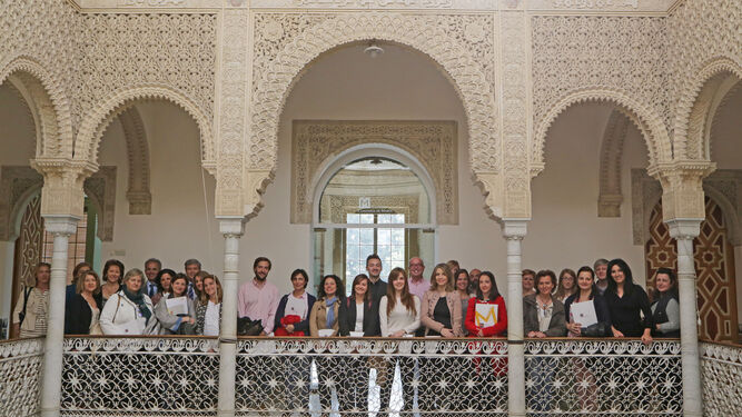Una foto de grupo del profesorado jerezano y madrileño asistente al curso BEDA, ayer en la Compañía.