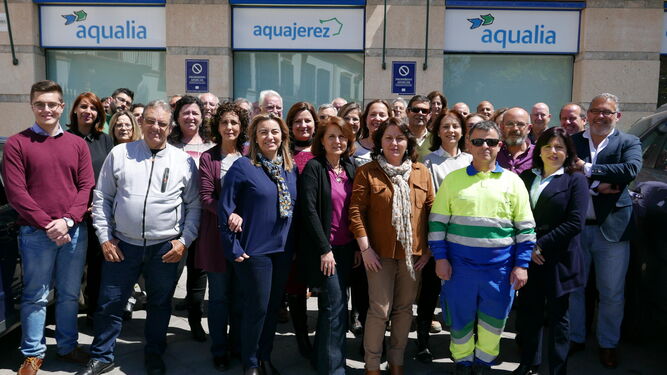 La plantilla de trabajadores de Aquajerez.