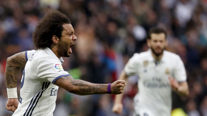 Marcelo celebra un gol con la camiseta del Real Madrid.