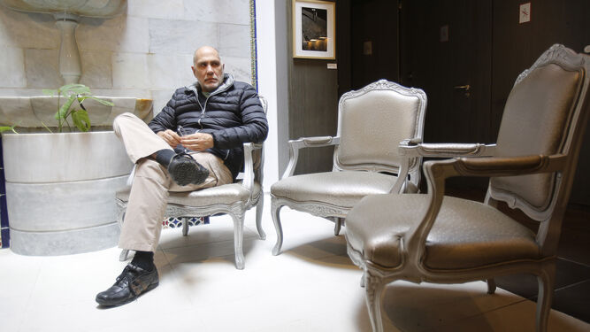 El narrador y cineasta Guillermo Arriaga, fotografiado en un hotel de Sevilla, donde promocionó 'El Salvaje'.