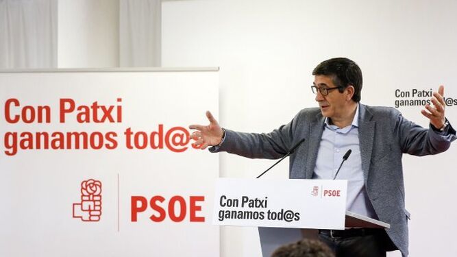 López, durante un acto con militantes socialistas.