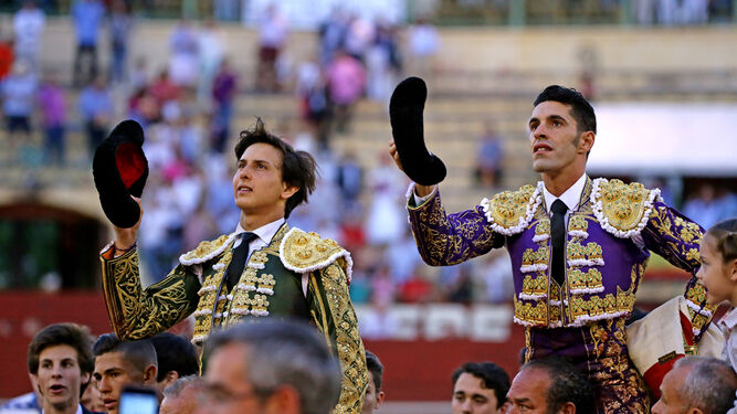 Andrés Roca Rey en su primera actuación en Jerez, y Alejandro Talavante, camino del umbral de la puerta grande del centenario coso de la calle Circo