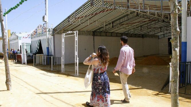Aspecto que presentaba ayer la caseta que ocupará Jerez en el recinto ferial de El Puerto, con la estructura completamente 'pelada'.