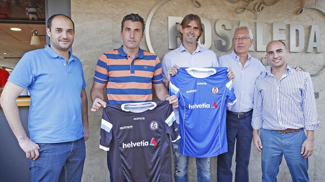 Dani Pendín, en la imagen entre Edu Villegas y Rafael Coca, se marcha al Mallorca como ayudante de Moreno.