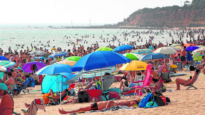 Las playas de la costa gaditana siguen siendo el principal atractivo a la hora de atraer visitantes.