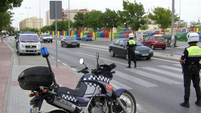 Un control de alcoholemia de la Policía Local frente a la Ciudad de los Niños.