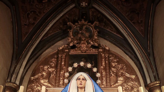 Madre de Dios de la Misericordia es la titular mariana de la hermandad mercedaria del Transporte.