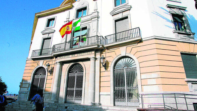 Una imagen de la fachada de la Audiencia Provincial de Cádiz, donde se celebró el juicio la semana pasada.