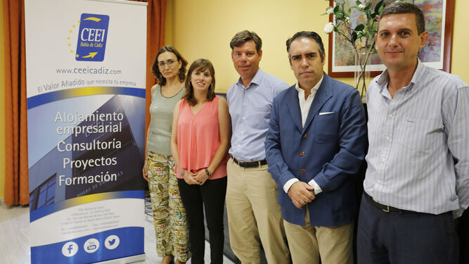 Carmen Romero, Laura Álvarez, Miguel Sánchez-Cossío, Rafael Navas y Miguel Berraquero, en la presentación.