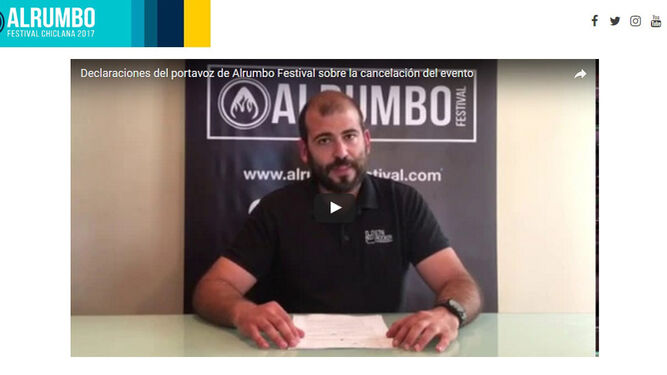 Captura de la web de Alrumbo en la que aparece José Domínguez, portavoz del festival, en un vídeo en el que pide la dimisión al alcalde de Chiclana.