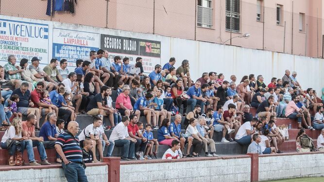 Numerosos aficionados se dieron cita en el Puntas Vela para presenciar el II Trofeo Rafa Verdú.