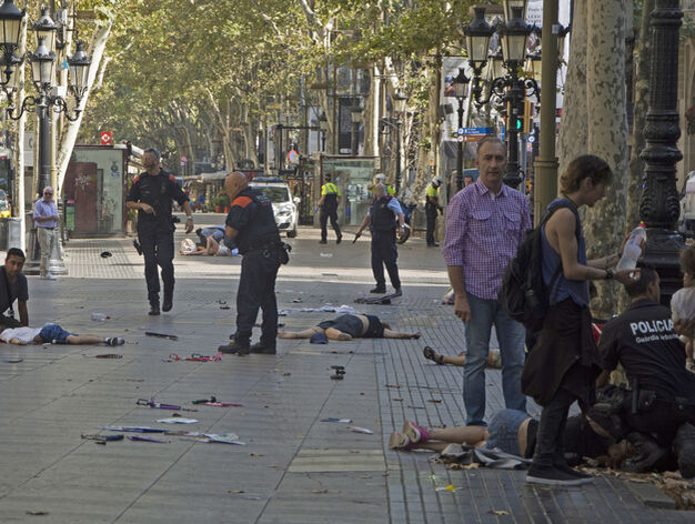 Las im&aacute;genes del atropello masivo en Barcelona
