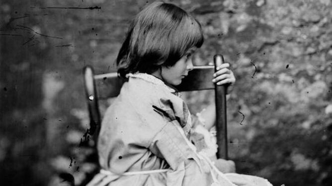 Una de las fotografías de la pequeña Alice Liddell.