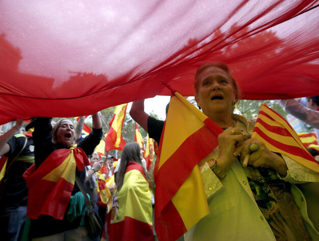 La marcha por la "unidad de Espa&ntilde;a" en Barcelona, en im&aacute;genes