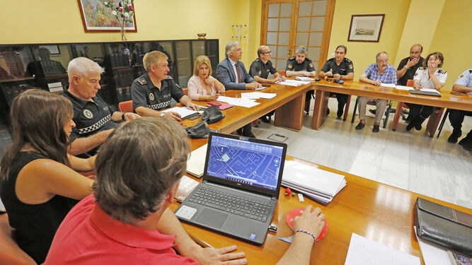 Imagen de la reunión que mantuvo ayer la Mesa de Seguridad en el Ayuntamiento.