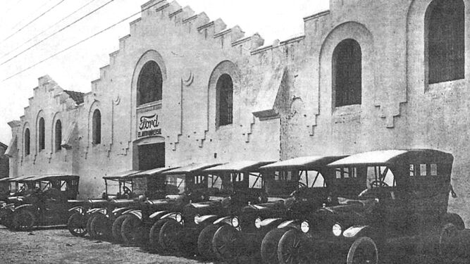 Línea de los primeros Ford ensamblados en Cádiz.