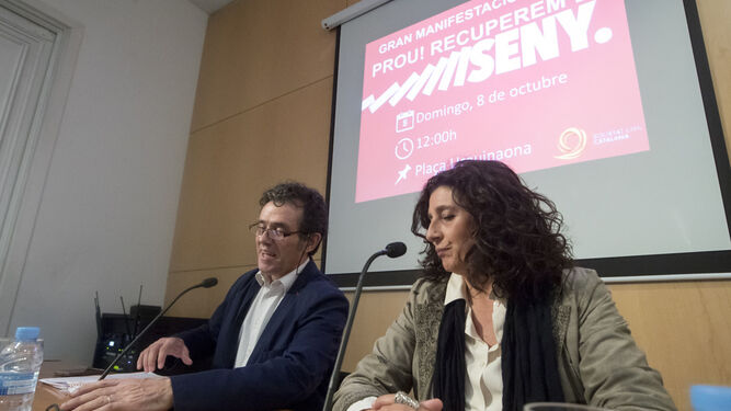 Álex Ramos y Miriam Tey, vicepresidentes de Societat Civil Catalana, ayer en Barcelona.