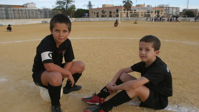 Dos jugadores del Icovesa, en Don Bosco en 2009.