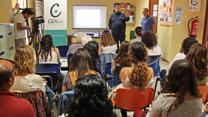 Ángel Madero y Francisco Morales, ayer, durante la presentación de la campaña en Ceain.