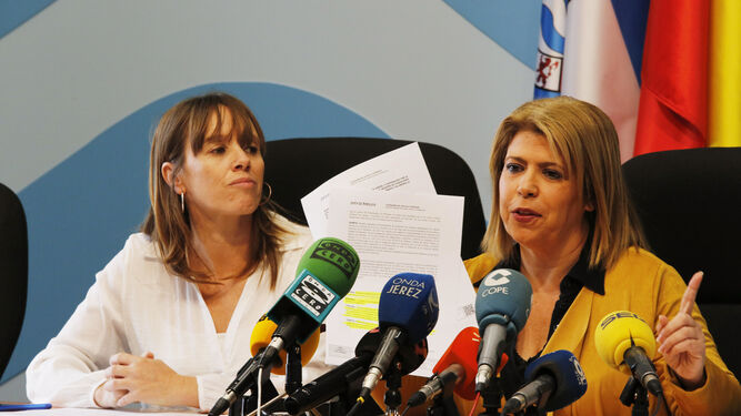 Laura Álvarez y Mamen Sánchez comparecen ayer en rueda de prensa en el Ayuntamiento.