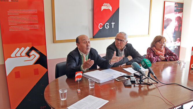 Los responsables de CGT Antonio Saborido, José García y Nieves Calvillo, durante una comparecencia reciente.