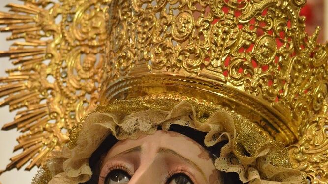 María Santísima de Gracia y Esperanza procesiona cada tarde del Jueves Santo en el misterio de la Lanzada.