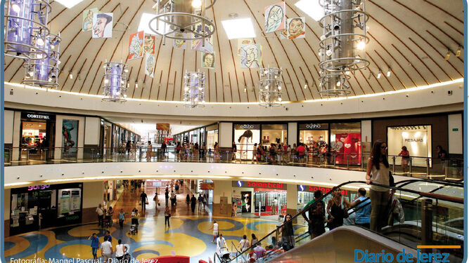 Una imagen del centro comercial Área Sur.